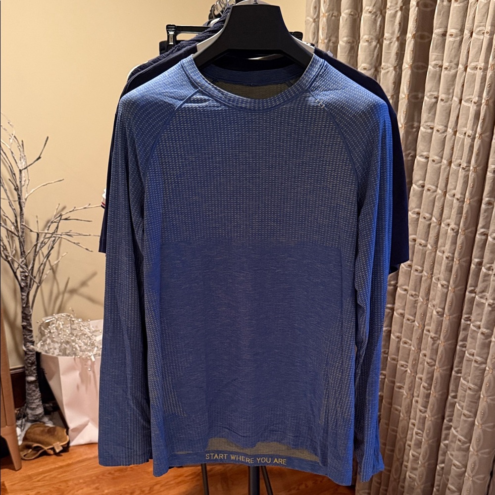 lululemon metalvent tech Men's Textured Blue Long Sleeve Tee